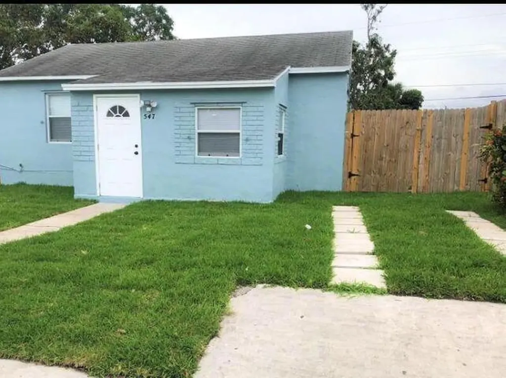 547 W 4th Street Riviera Beach FL 33404