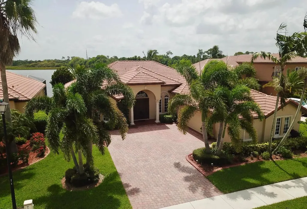 863 SW Piedmont Court Port St Lucie FL 34986