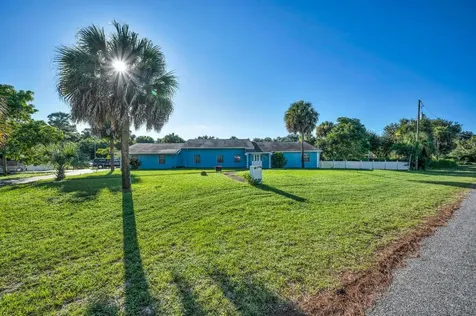 2405 N 45th Street Fort Pierce FL 34946