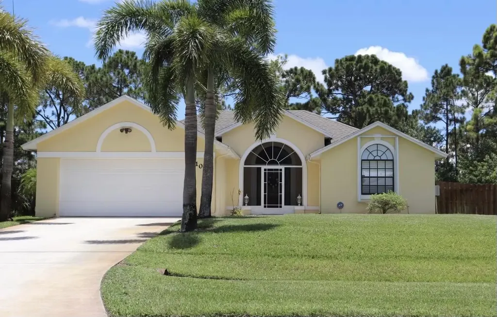 1042 SW Deauville Avenue Port St Lucie FL 34953