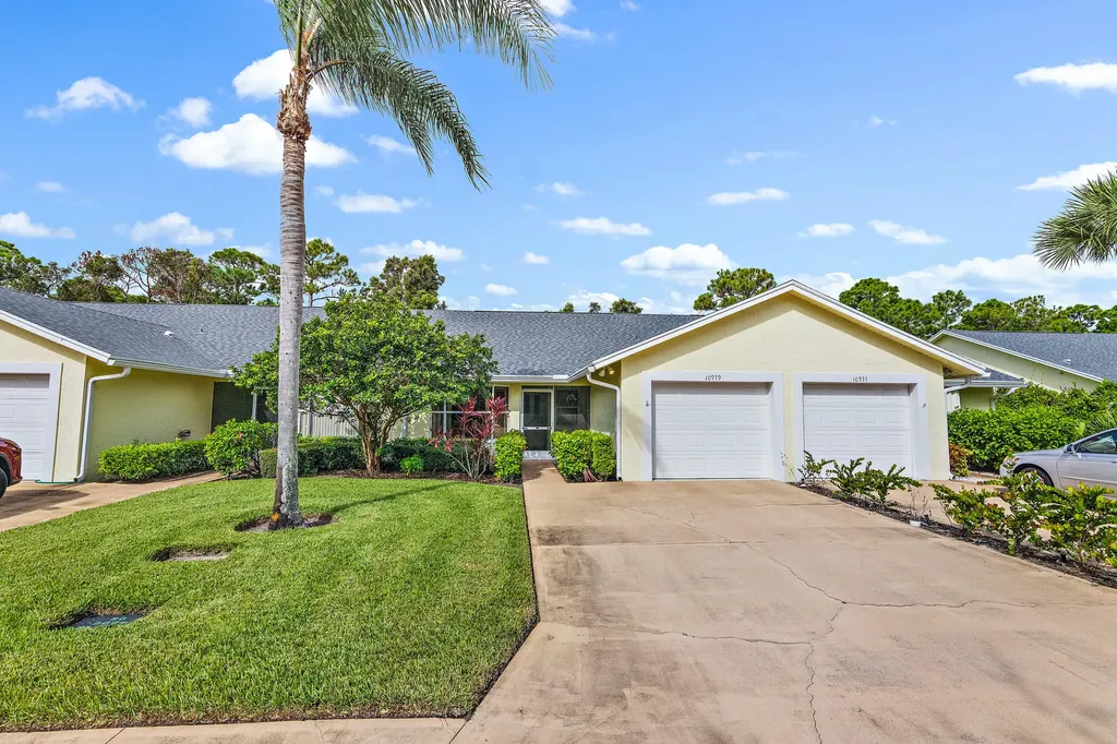 10939 SE Sea Pines Circle Hobe Sound FL 33455