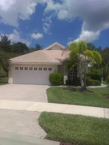 572 SW New Castle Cove Port St Lucie FL 34986