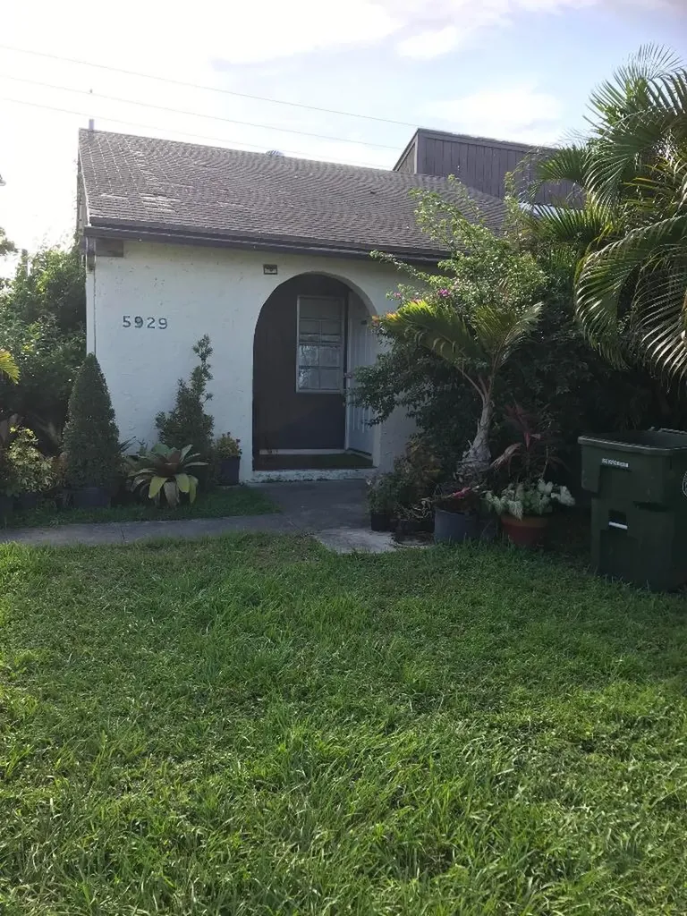 5929 S 37th Street Greenacres FL 33463