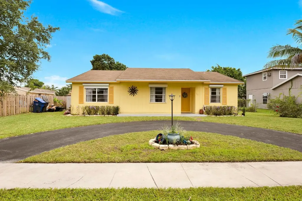 7817 SW 7th Court North Lauderdale FL 33068
