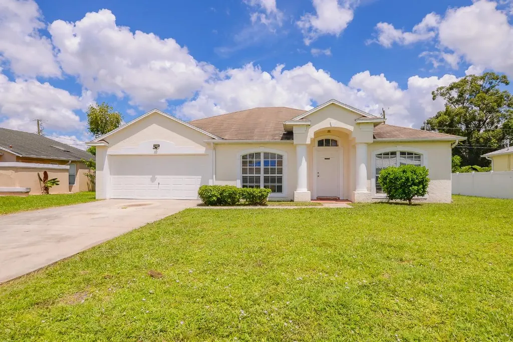 1125 SW Calmar Avenue Port St Lucie FL 34953