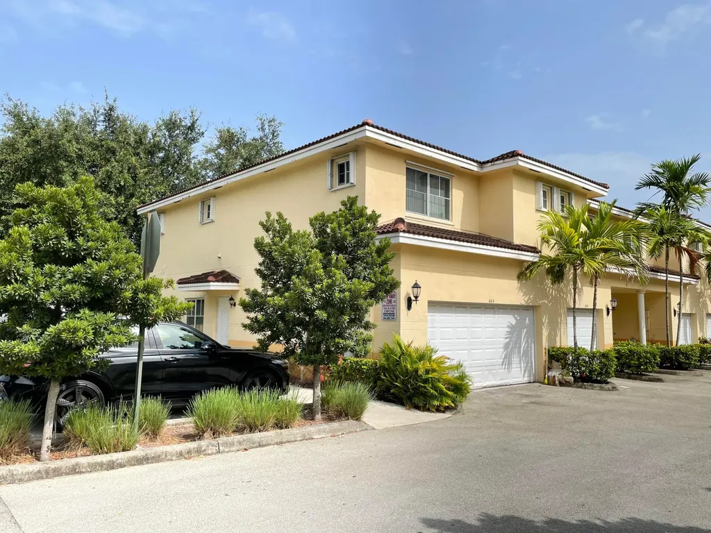 664 SW 6th Court Pompano Beach FL 33060