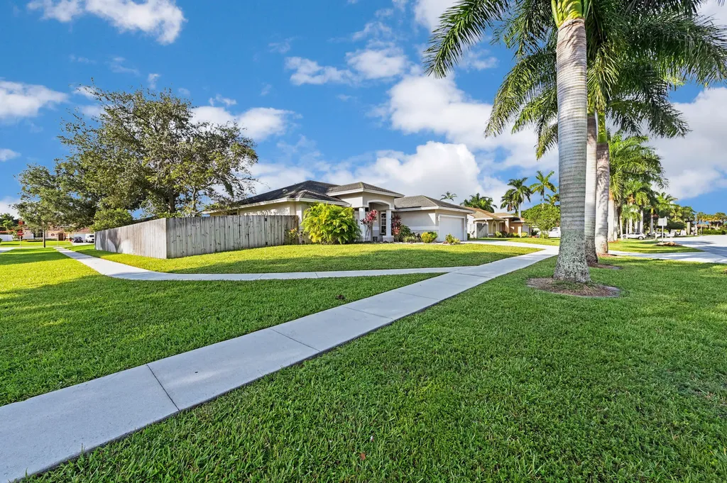 422 La Mancha Avenue Royal Palm Beach FL 33411