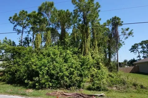 717 SE Lansdowne Avenue Port St Lucie FL 34983