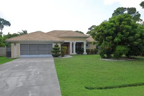 2418 SE Robin Circle Port St Lucie FL 34952