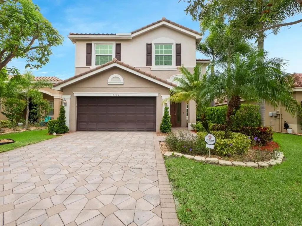 8291 Calabria Lakes Drive Boynton Beach FL 33473