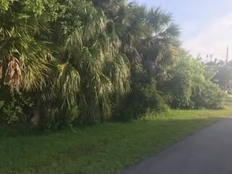 1843 SE Mandrake Circle Port St Lucie FL 34952
