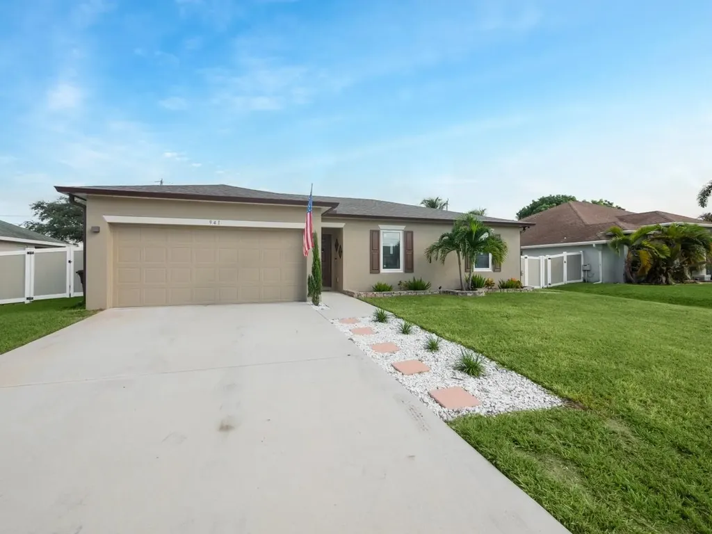 941 SW Jeremko Avenue Port St Lucie FL 34953