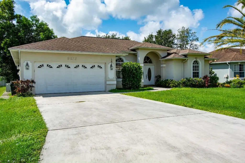 5213 NW Edgarton Terrace Port St Lucie FL 34983