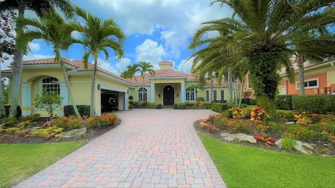 198 SE Via Sanremo Port St Lucie FL 34984