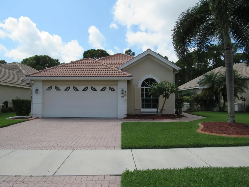 714 SW San Salvador Cove Port St Lucie FL 34986