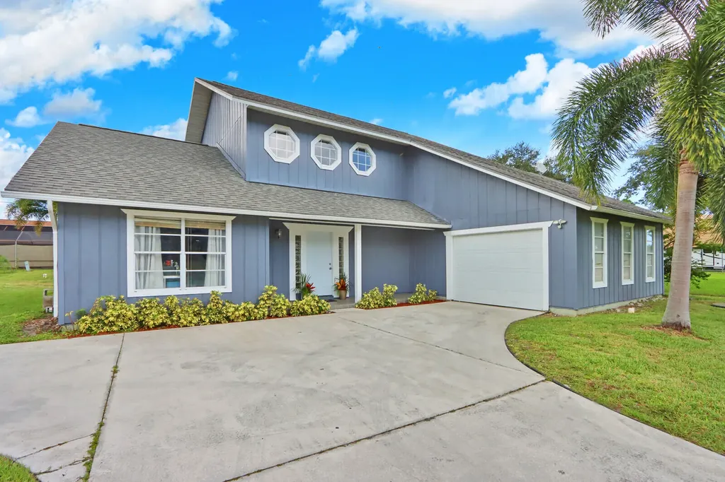 887 SE Sweetbay Avenue Port St Lucie FL 34983