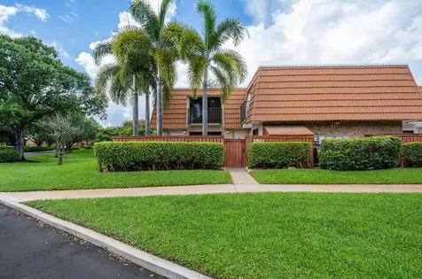 2801 Waterford Drive N Deerfield Beach FL 33442