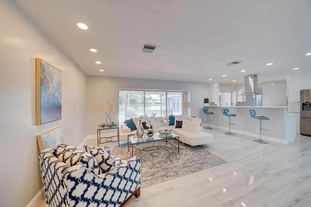421 W Tropical Way Plantation FL 33317