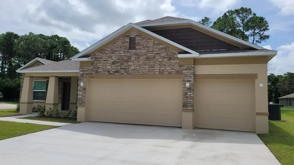1502 SW Dycus Avenue Port St Lucie FL 34953