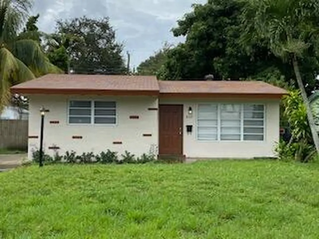 6410 Roosevelt Street Hollywood FL 33024