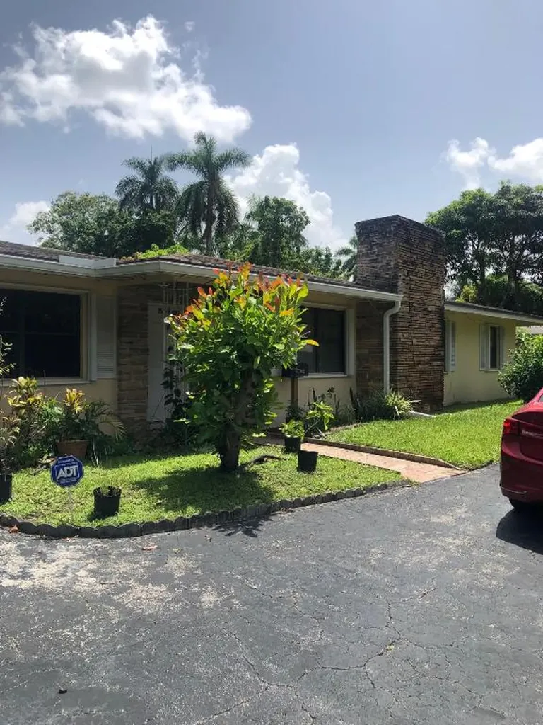 824 Holly Lane Plantation FL 33317