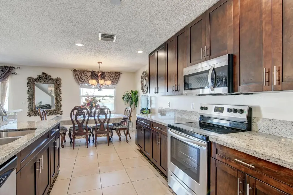 6666 Rainwood Cove Lane Lake Worth FL 33463