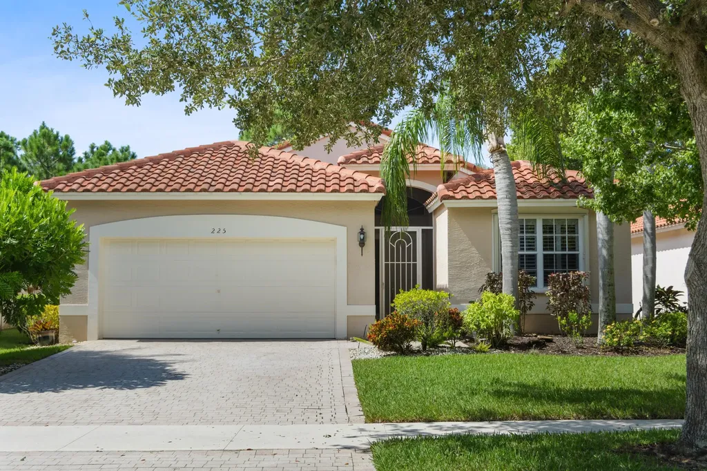 225 NW Chorale Way Port St Lucie FL 34986