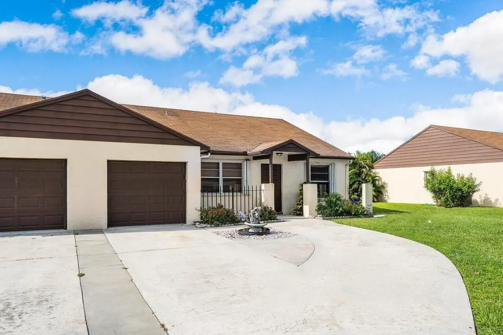 8508 Lake Point Court Lake Worth FL 33467