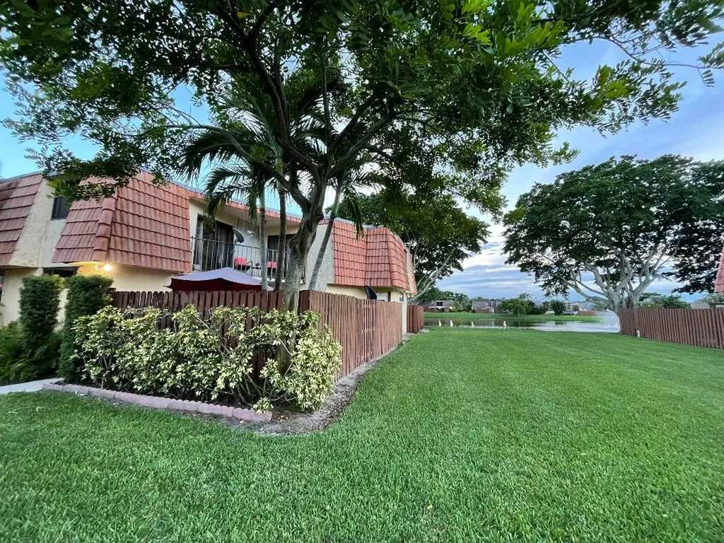 201 Springdale Circle Palm Springs FL 33461