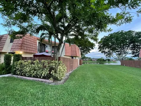 201 Springdale Circle Palm Springs FL 33461