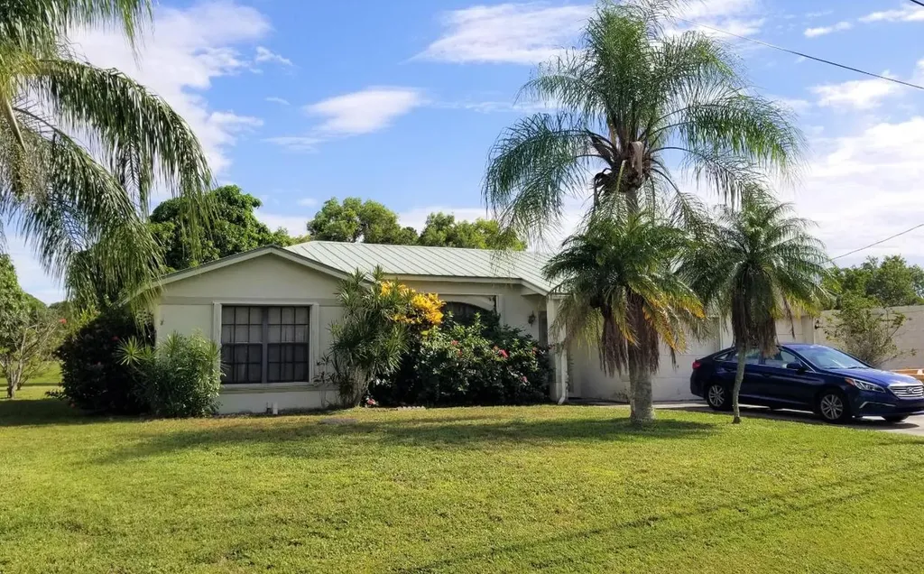 2585 SE Lyman Circle Port St Lucie FL 34952