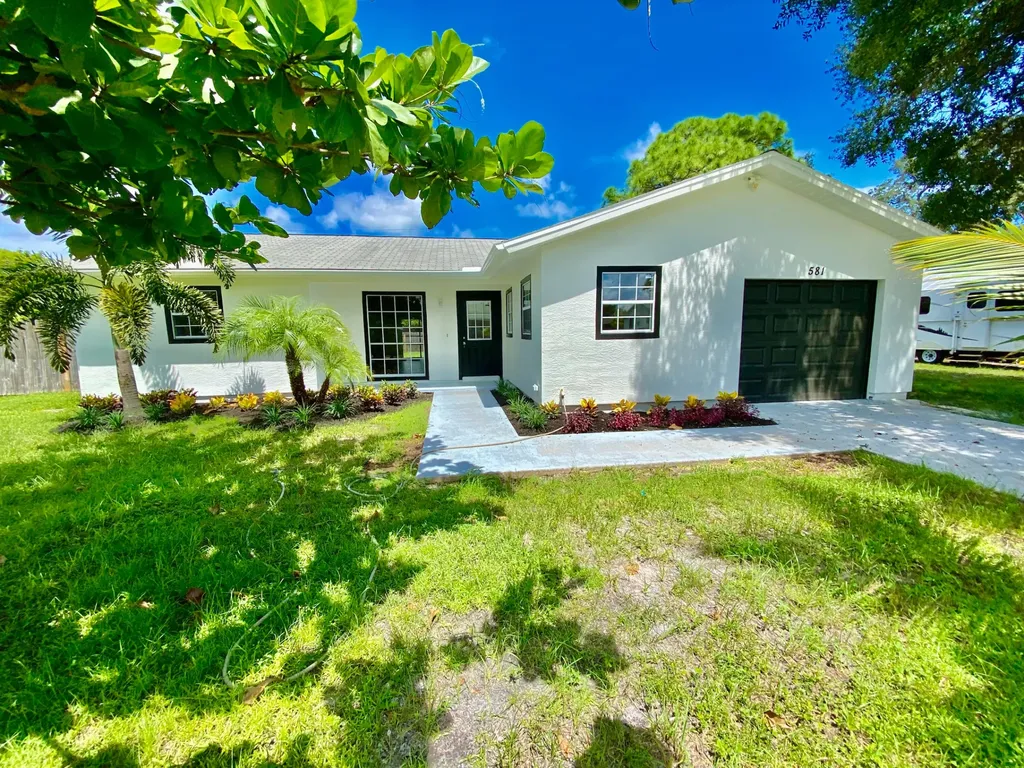 581 SE Crescent Avenue Port St Lucie FL 34984