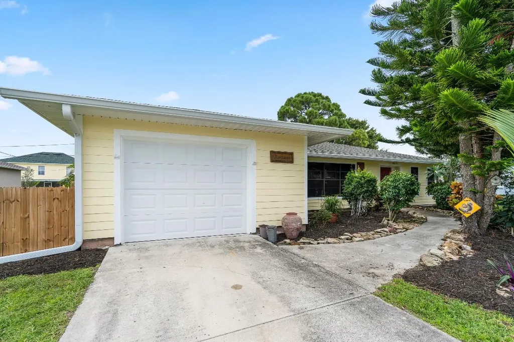 1126 SW Ithaca Street Port St Lucie FL 34983