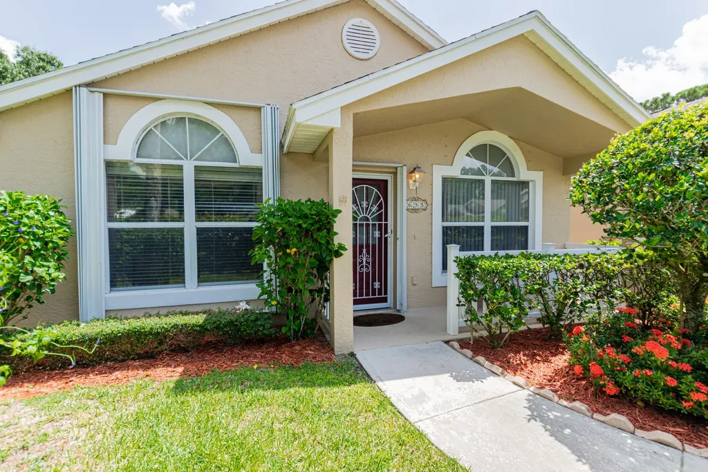 695 NW San Remo Circle Port St Lucie FL 34986