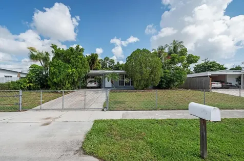 1345 W Pine Street Lantana FL 33462