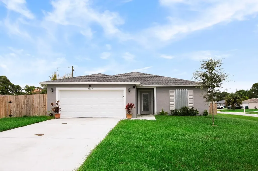1987 SW Gold Lane Port St Lucie FL 34953