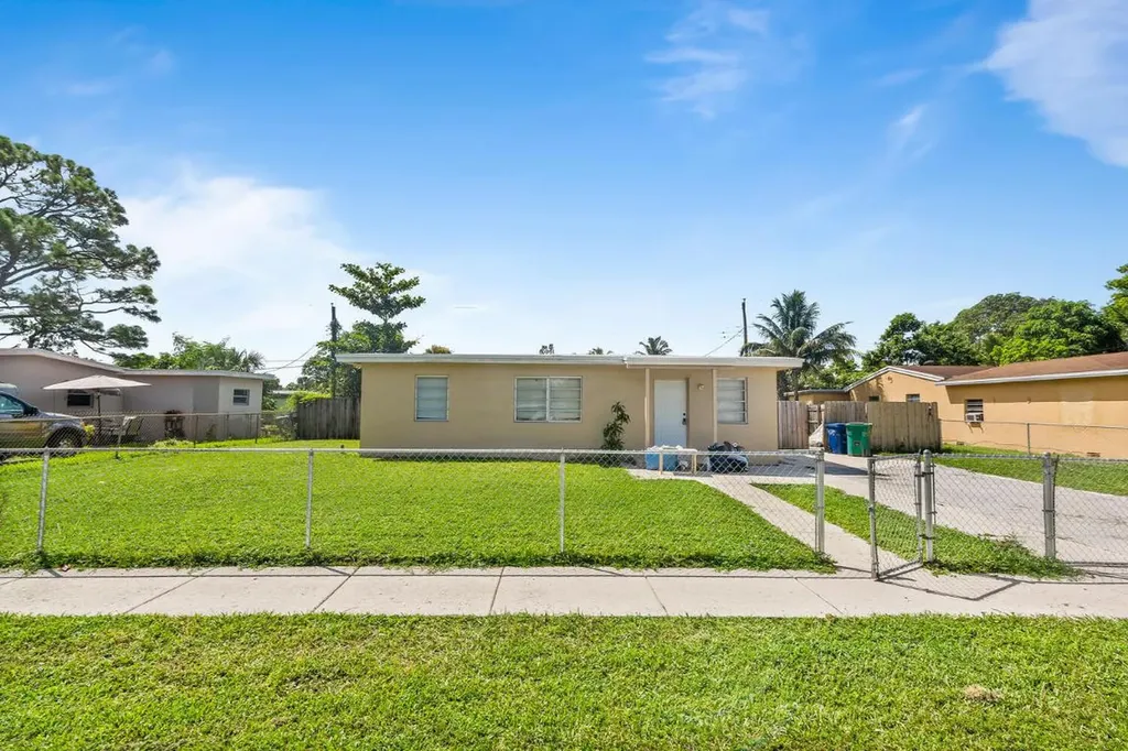 3640 NW 4th Street Lauderhill FL 33311
