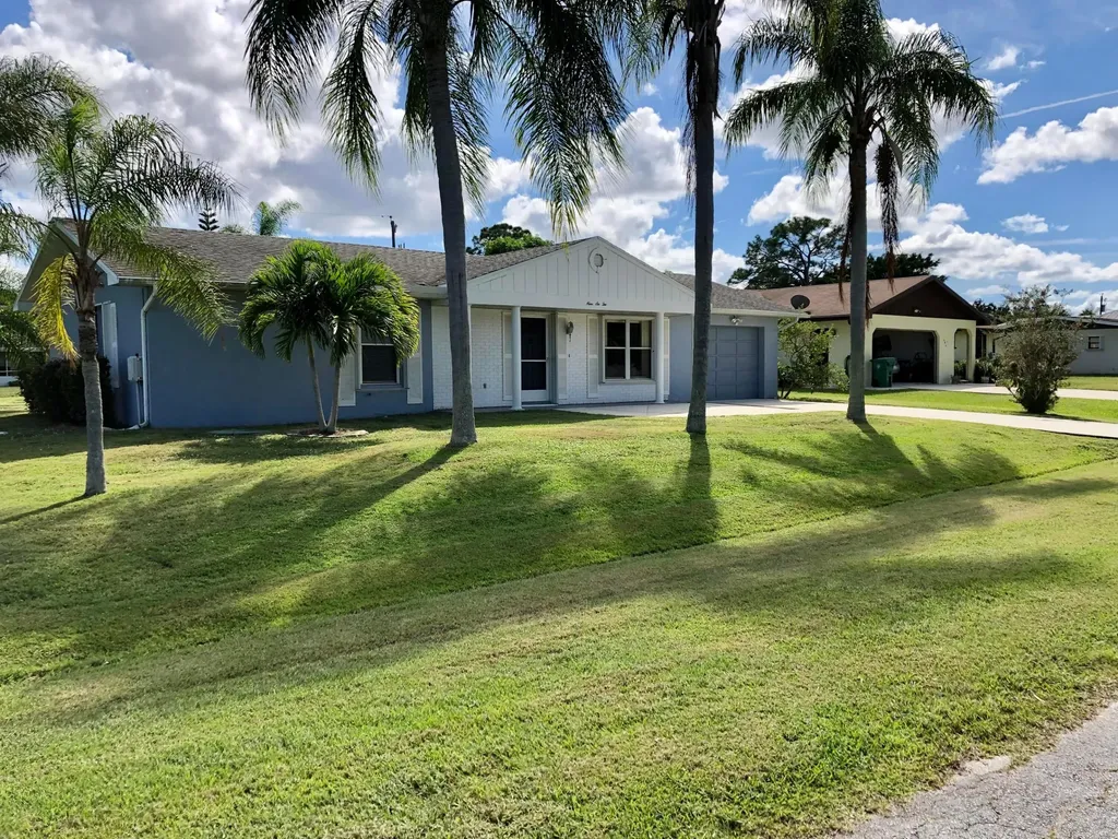 962 SE Belfast Avenue Port St Lucie FL 34983
