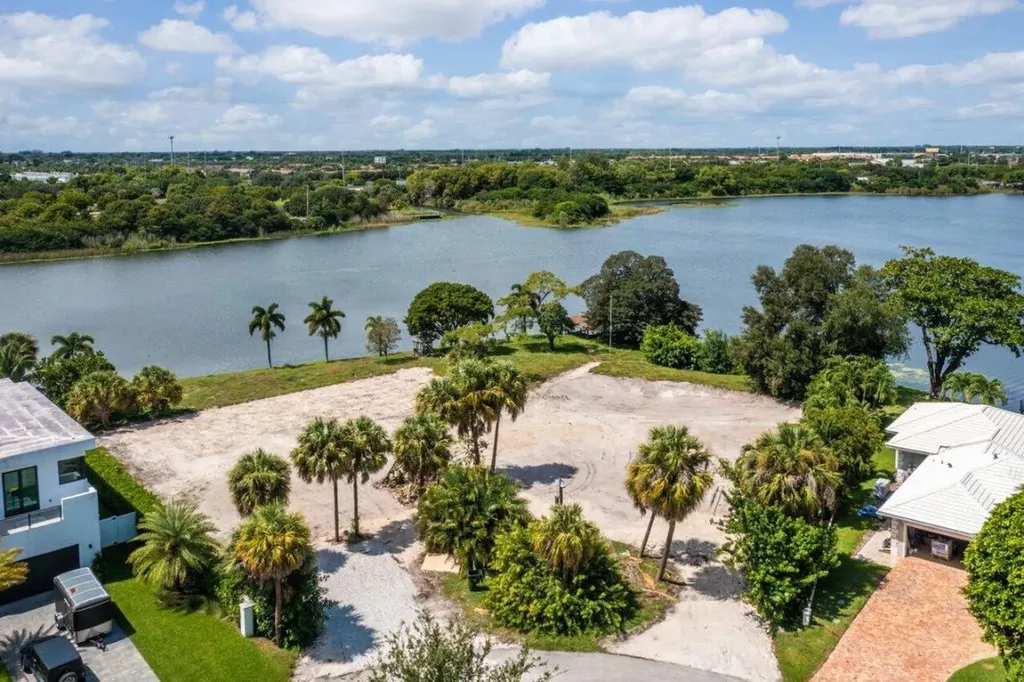 1520 Lake Drive Delray Beach FL 33444