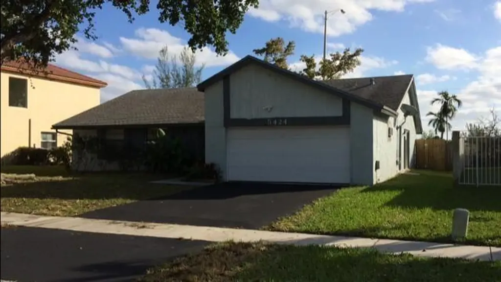 5424 NW 56th Court Tamarac FL 33319