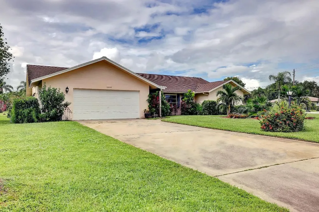 2002 SE Pyramid Road Port St Lucie FL 34952