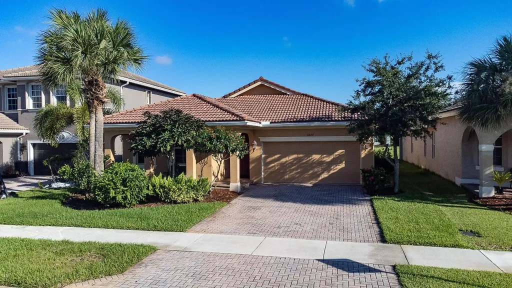 1827 SW Jamesport Drive Port St Lucie FL 34953