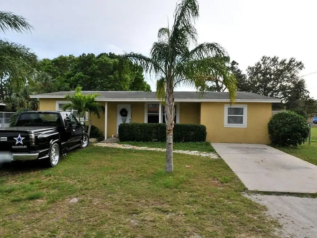 117 Garden Avenue Fort Pierce FL 34982