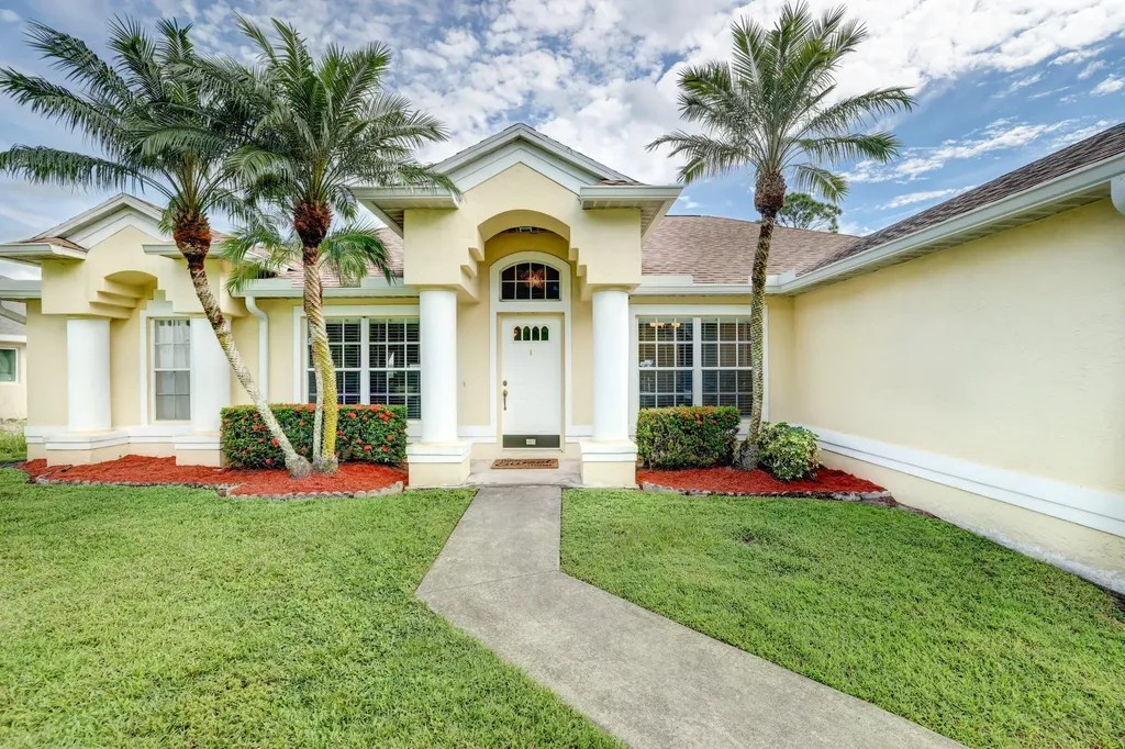2151 SW Leafy Road Port St Lucie FL 34953
