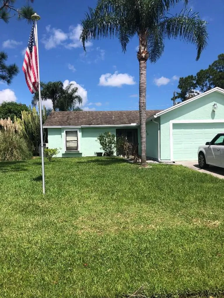 1091 SW Hamrock Avenue Port St Lucie FL 34953