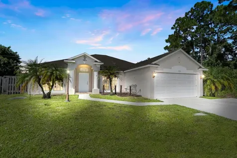 685 SE Sweetbay Avenue Port St Lucie FL 34983