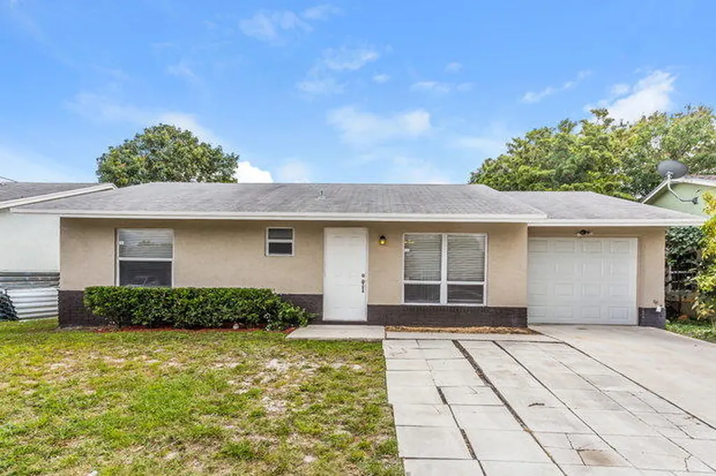 6088 Oak Royal Drive Lake Worth FL 33463