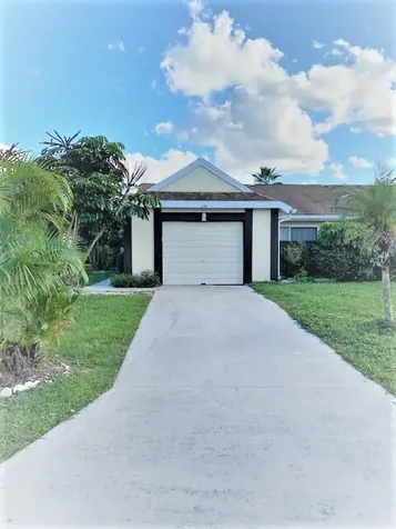 1434 SE Larkwood Circle Port St Lucie FL 34952