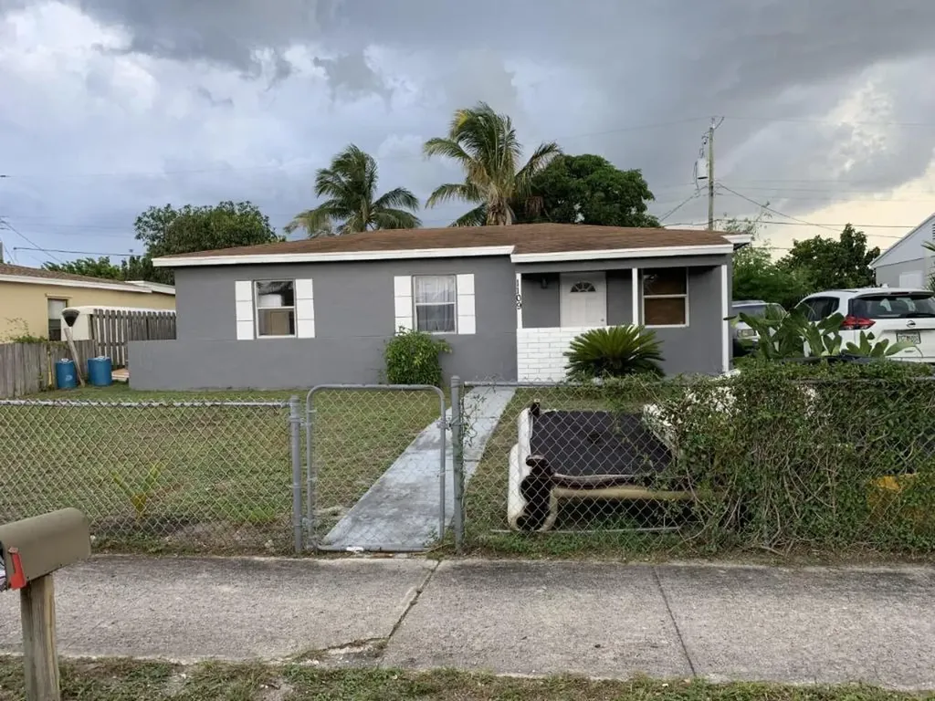 1109 14th Court S Lake Worth Beach FL 33460