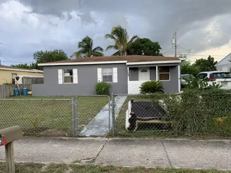 1109 14th Court S Lake Worth Beach FL 33460